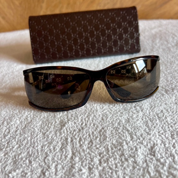 GUCCI
Tortoise Shell Frame GG Sunglasses - 2998 - Picture 13 of 14